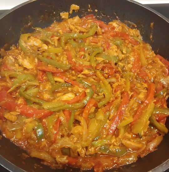 Salteado de Pimientos y Cebolla, con&nbsp;Atún